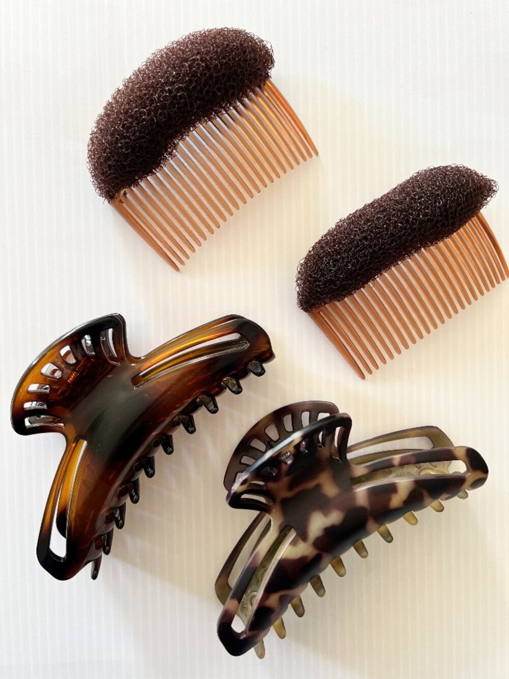 2 HAIR BUMPS 2 HAIR CLAWS NWT